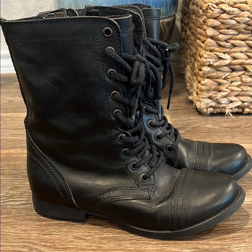 Steve Madden Women’s Black Leather Lace-Up Boots
